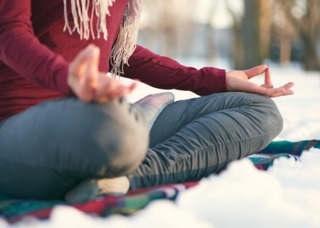 xmas-yoga-lovers_1000-856×610-1
