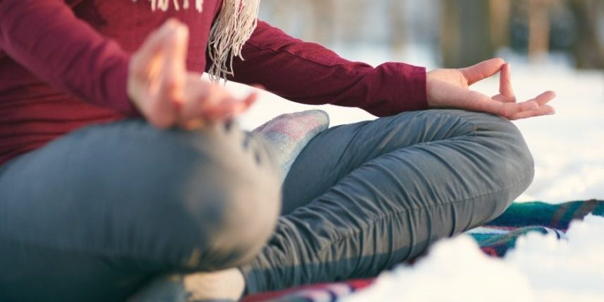 xmas-yoga-lovers_1000-856×610-1